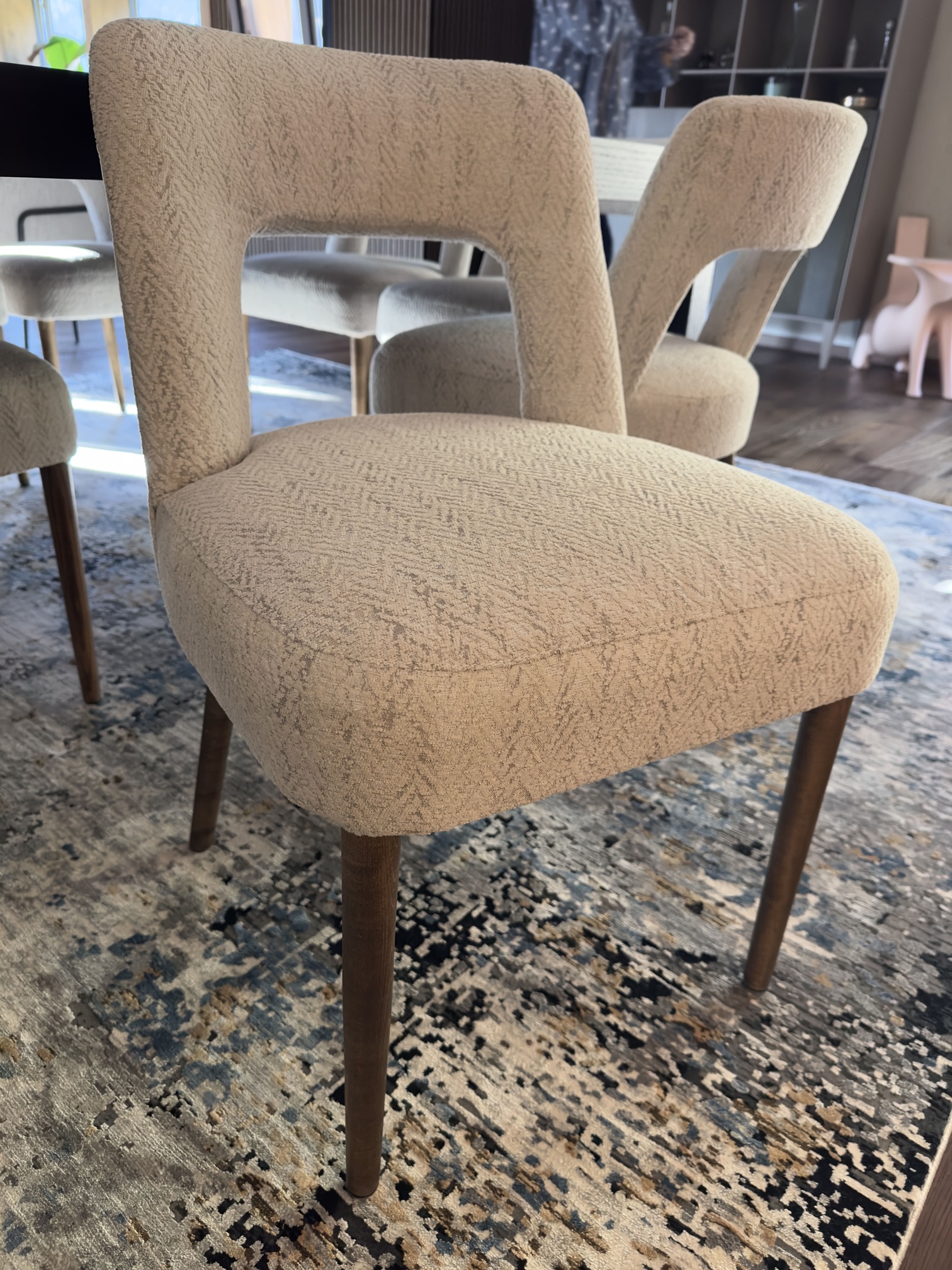 Ameublement — rénovation de fauteuils et chaises